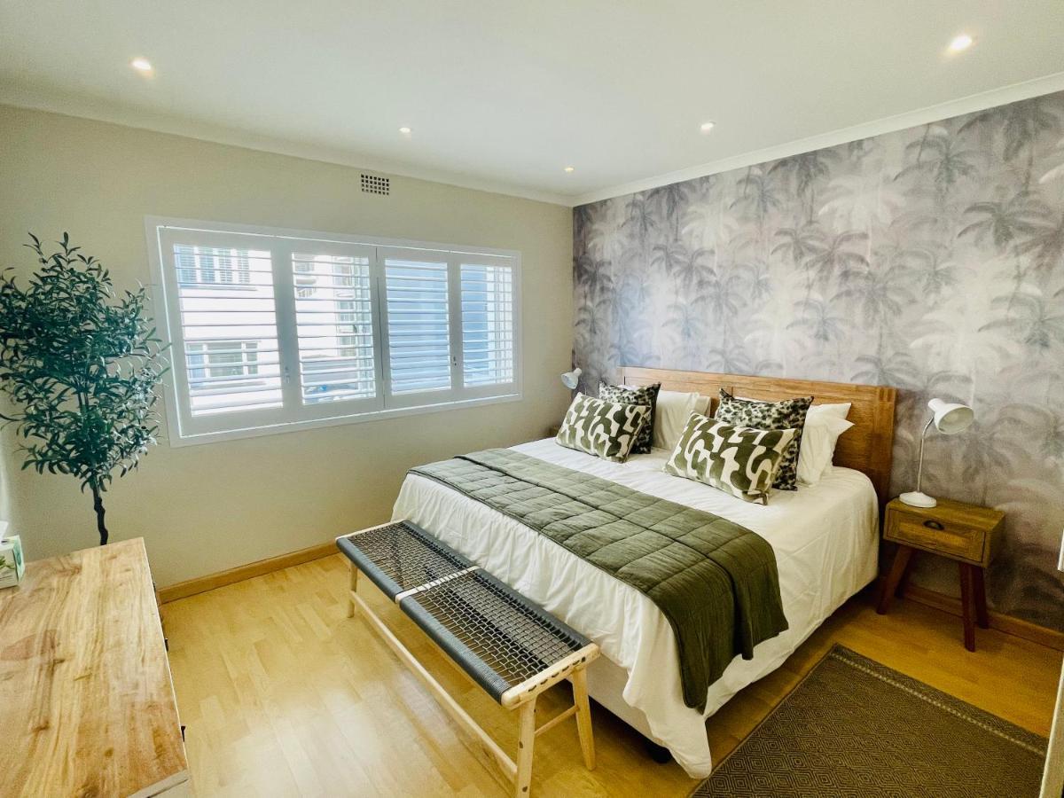 Perfect Location #19, Mouille Point * Kaapstad